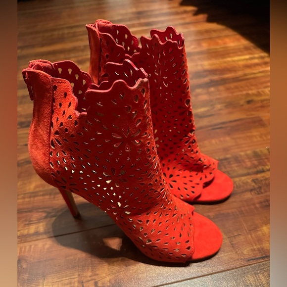 Aldo Cutout 4 inch Heels - Picture 3 of 8